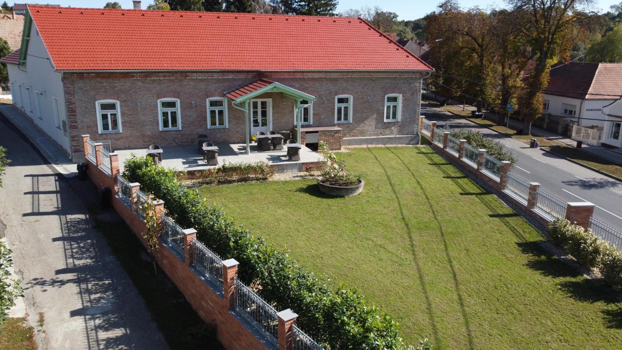 Kira Panzio Bed and Breakfast Lengyeltoti Εξωτερικό φωτογραφία